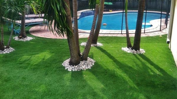 游泳池装饰人造草坪案例